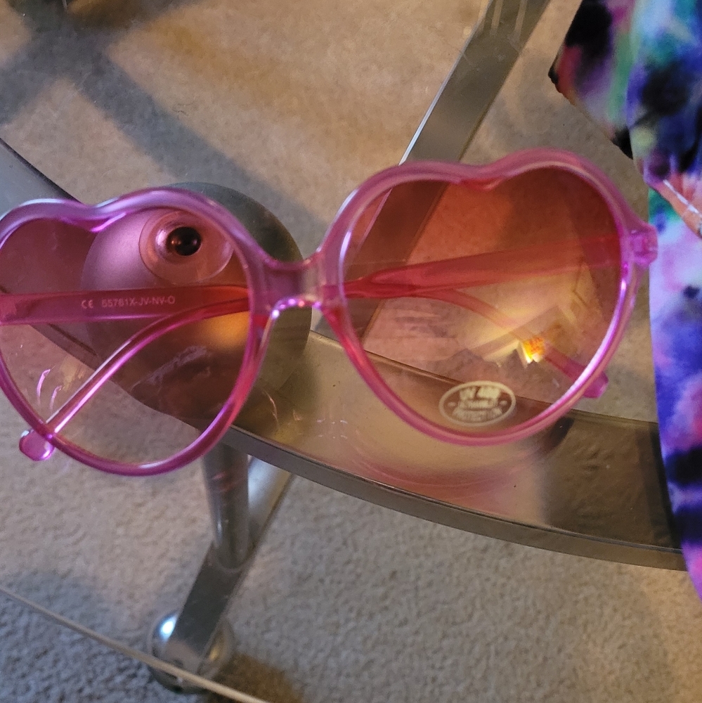Heart Shaped Pink Shades W/ "Queen"Cap!! View 3